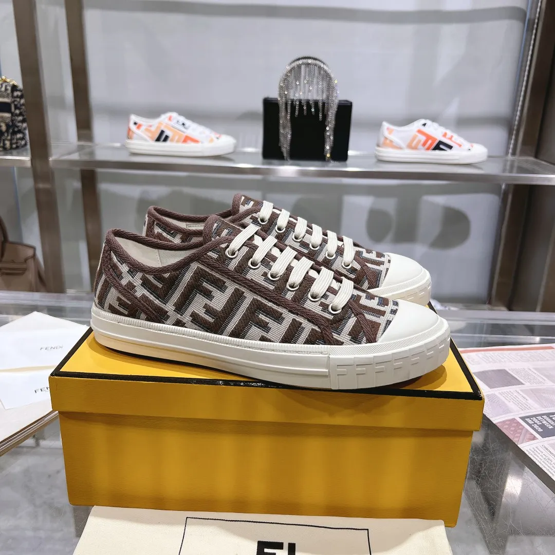 Couple style 💰460❤️Fendi Fendi's latest couple canvas shoes ❑ Fabric: Original customized imported jacquard canvas material ❑ Inner lining: Imported canvas material ❑ Sole: Original molded non-slip TPU outsole ❑ Bottom thickness: 2.5cm ❑ Size: Women's 35-40/Men's 39-45